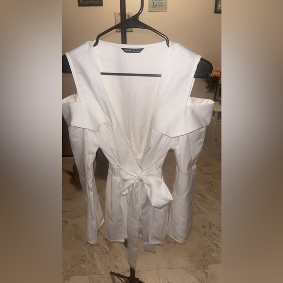 SHEIN size medium cold shoulder tie front split item blazer. - Picture 1 of 4